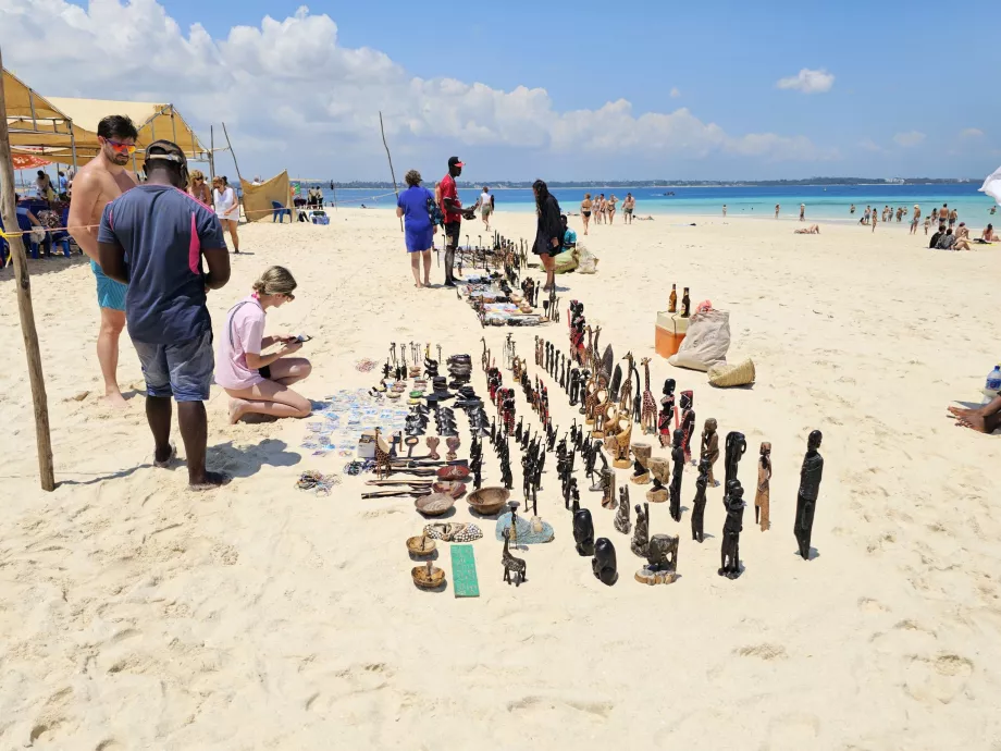 Souvenirförsäljning vid Nakupenda Sandbank