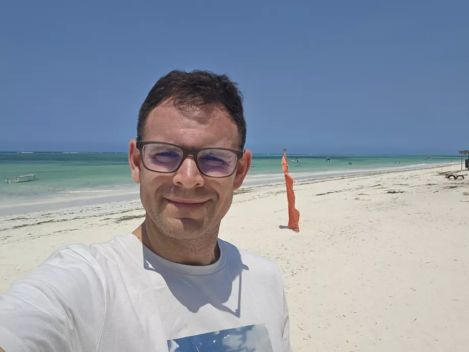 Jag på Pwani-Mchangani-stranden