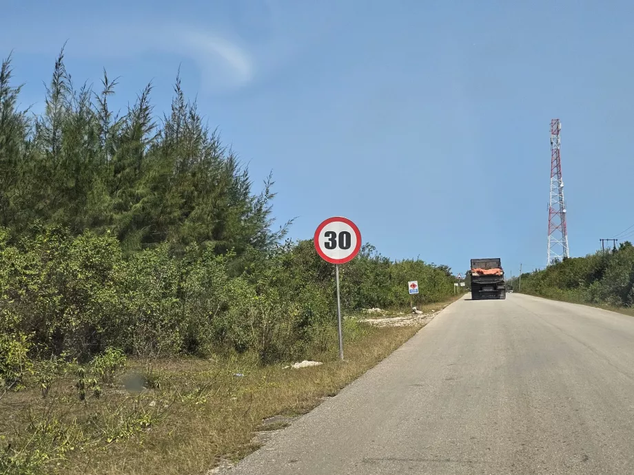Skylt för hastighetsbegränsning