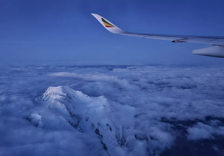 Ethiopian Airlines, Airbus A350 på väg ner till Genèves flygplats
