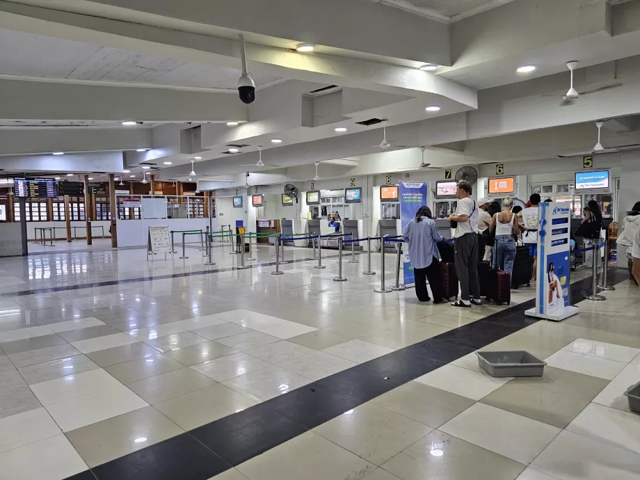 Terminal 2A, incheckningsdiskar