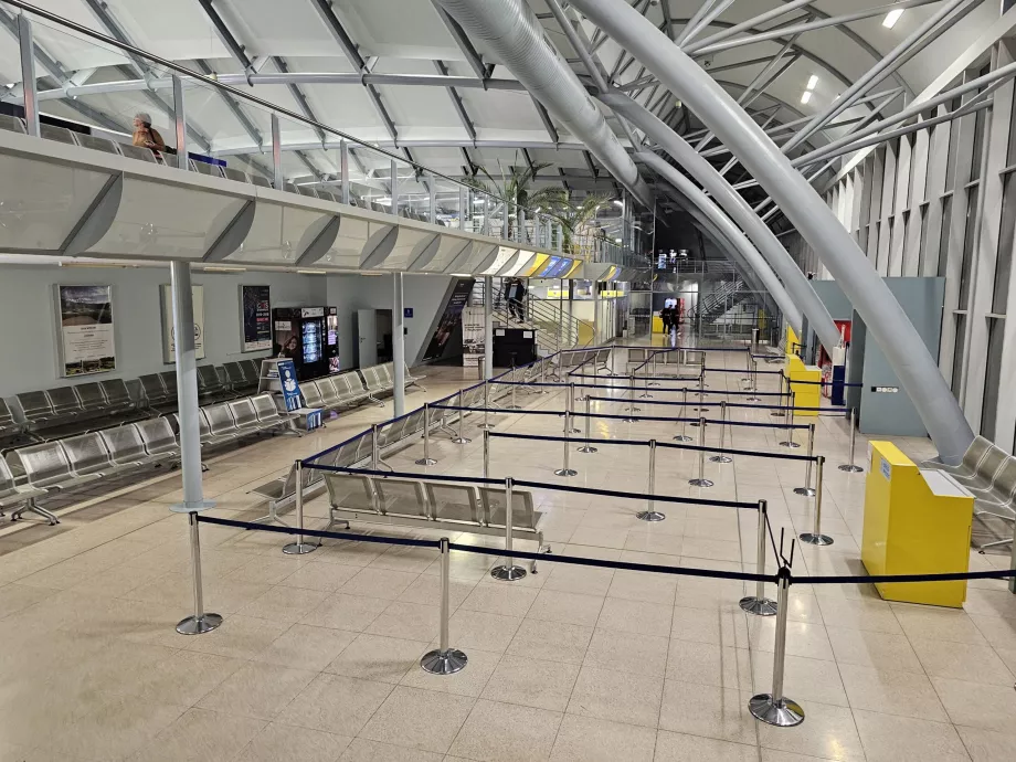 Transitområde och avgångsgater, BRQ Airport