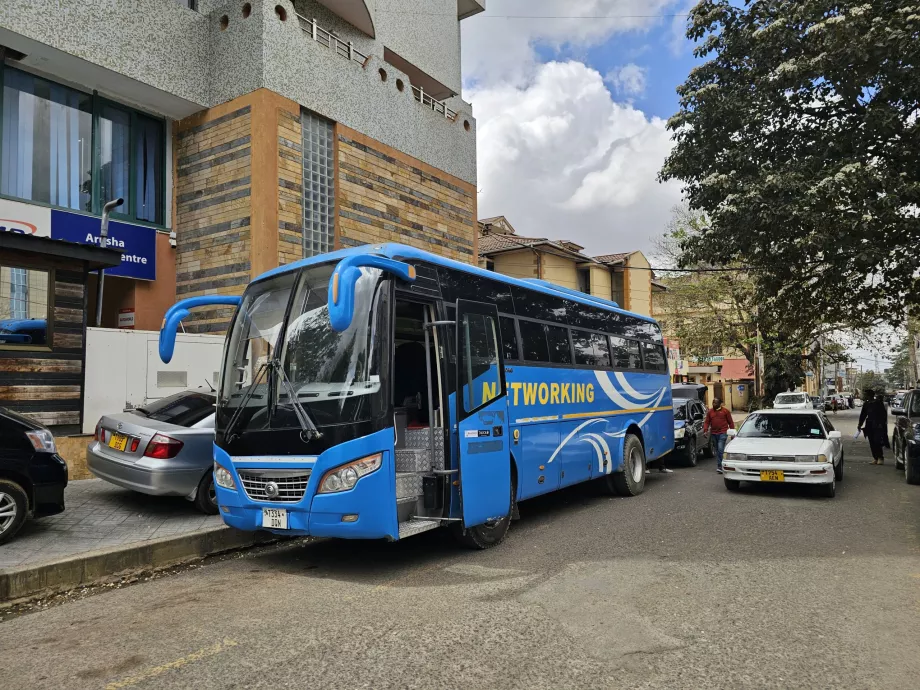 Busshållplats i riktning mot flygplatsen på India Street
