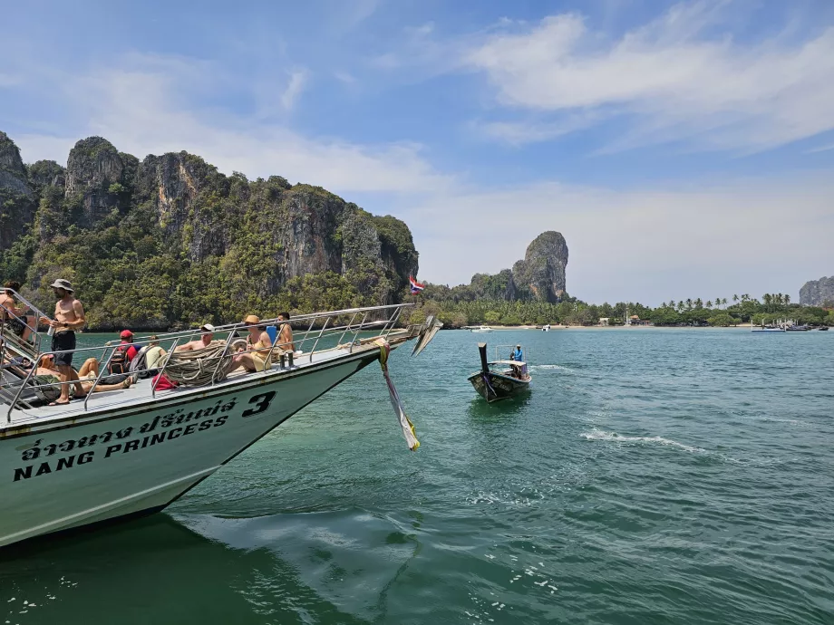 Förtöjning av stora fartyg vid Railay
