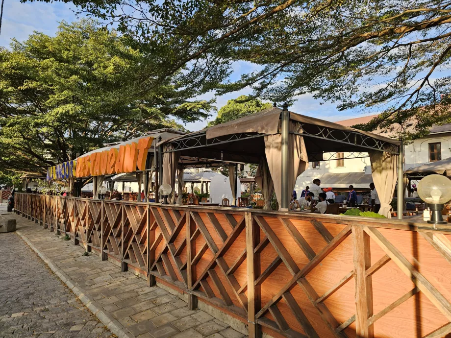 Lyxig restaurang, Darajani Souk