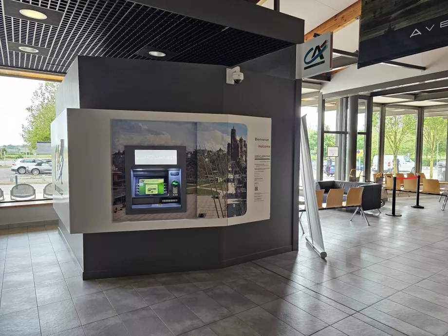 Bankomat i avgångshallen