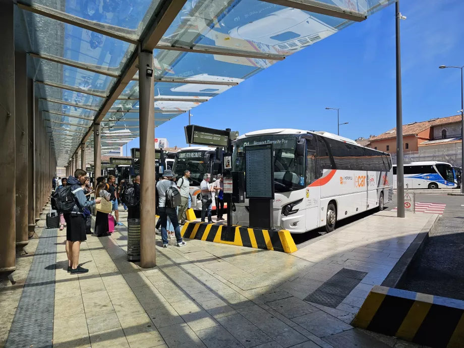 Flygplatsens busshållplats, St Charles