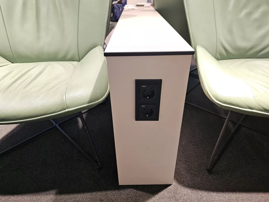 Uttag för laddning av elektronik