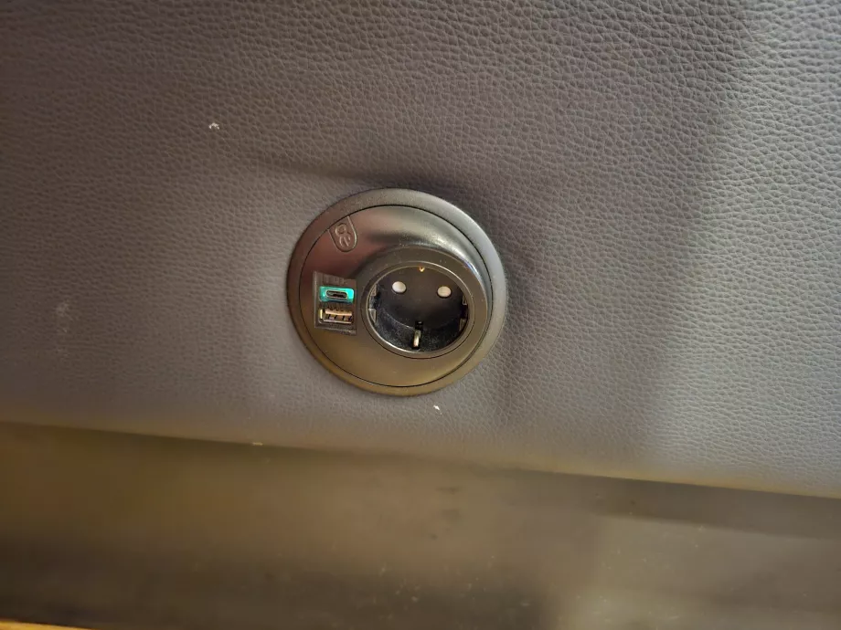 Uttag för laddning av elektronik