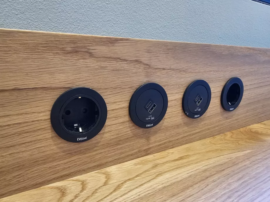 Uttag för laddning av elektronik
