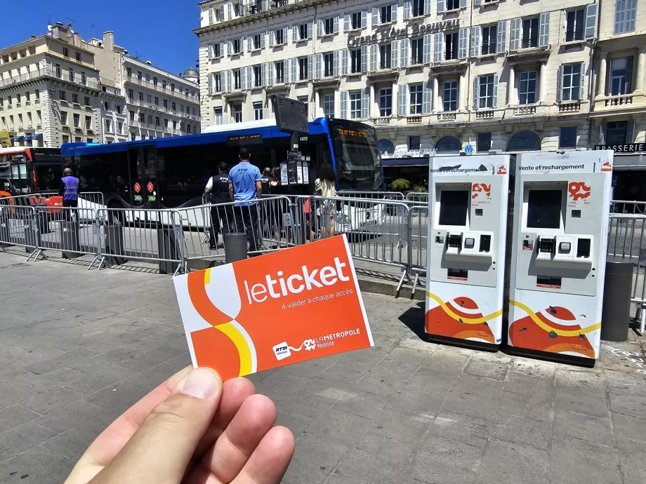Biljett till kollektivtrafiken i Marseille och varuautomater