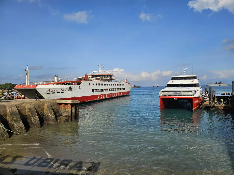 Azam Marine fartyg