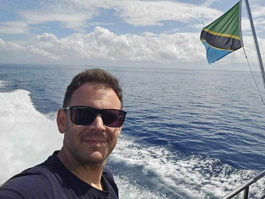 Jag på färjan från Zanzibar till Dar es Salaam