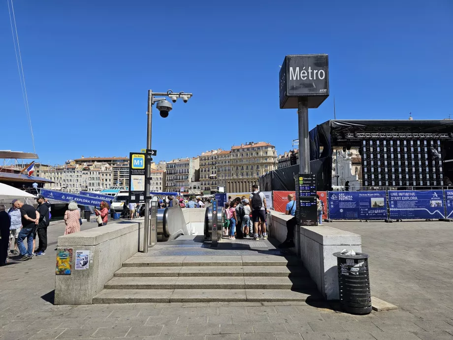 Ingång till tunnelbanestationen