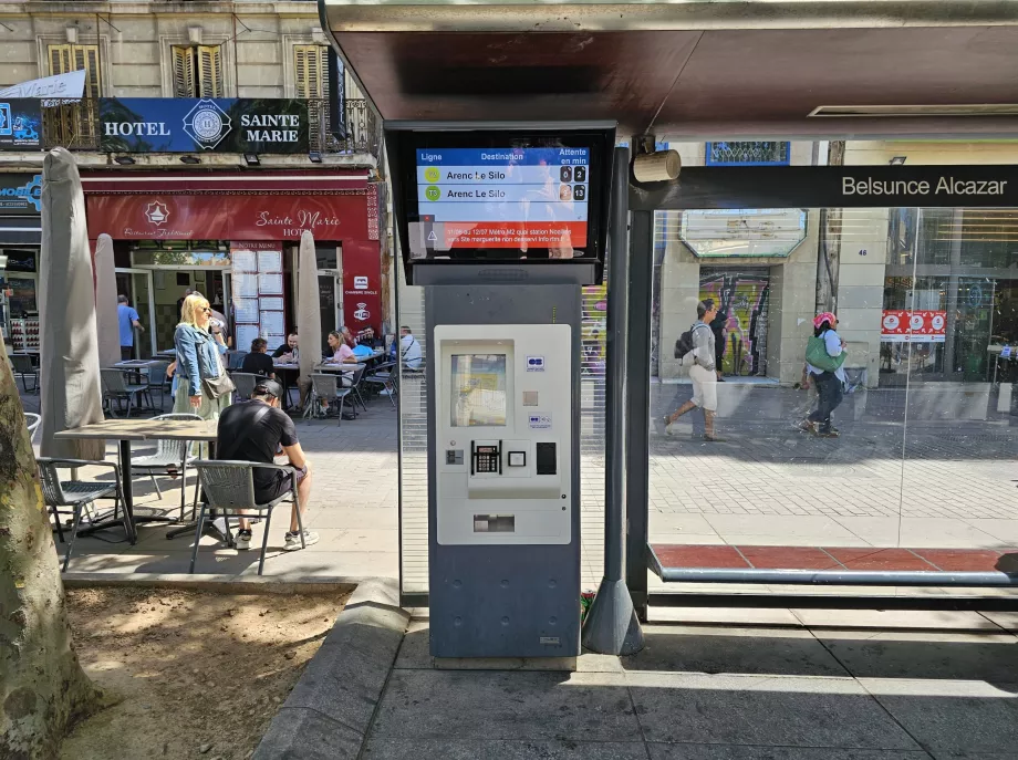 Biljettautomat vid spårvagnshållplatsen