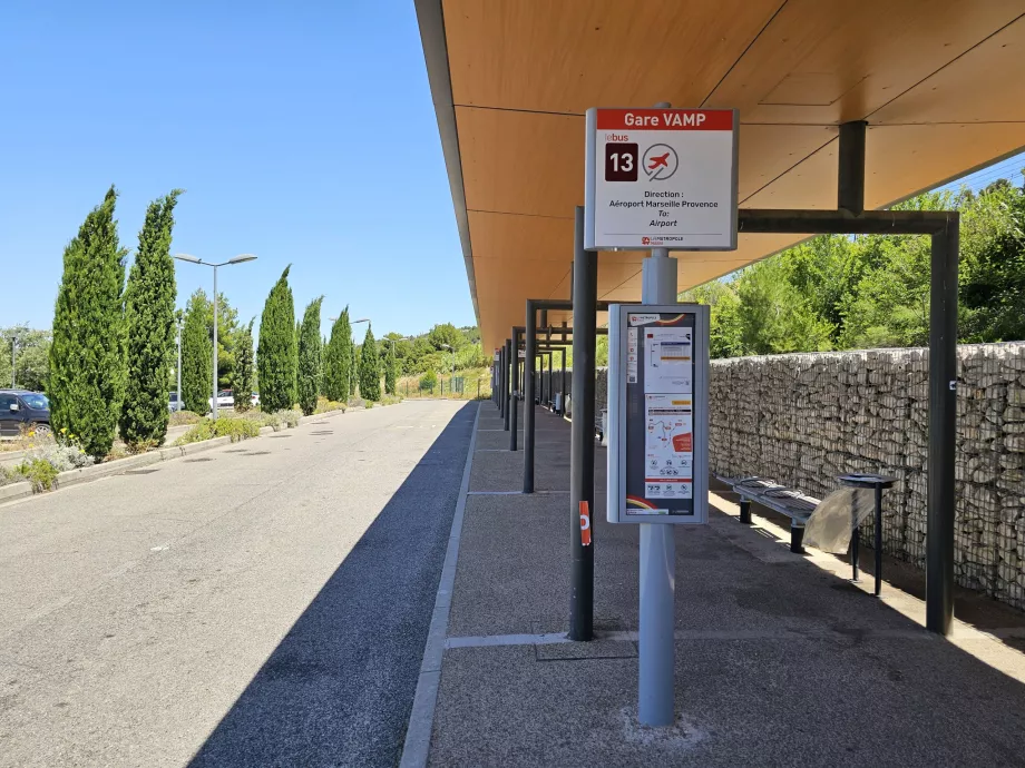 Busshållplats i riktning mot flygplatsen
