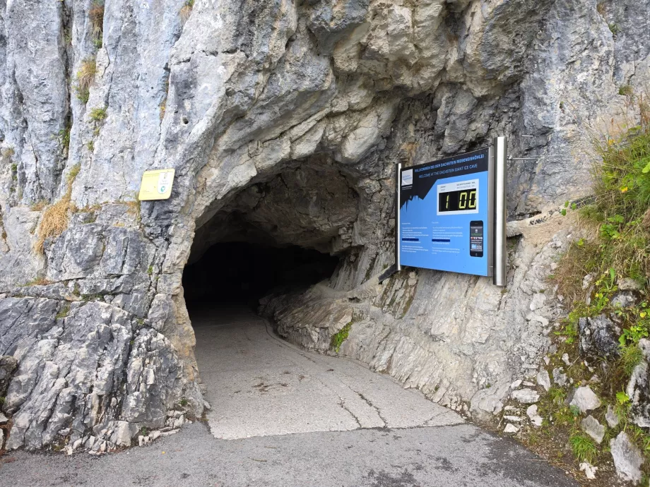 Ingången till isgrottan