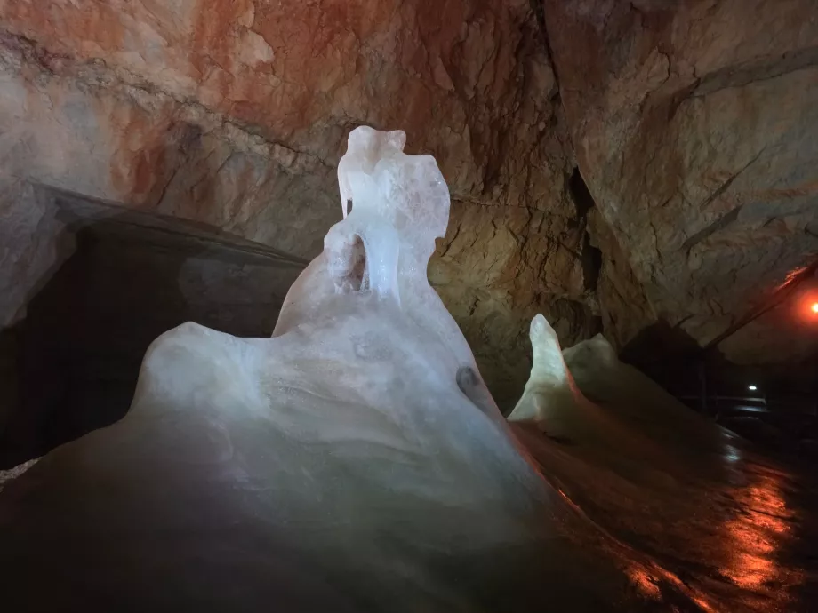 Isgrotta