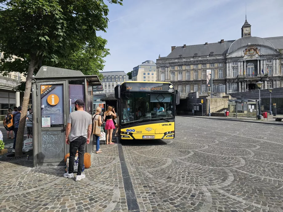 Busshållplats på Place St-Lambert