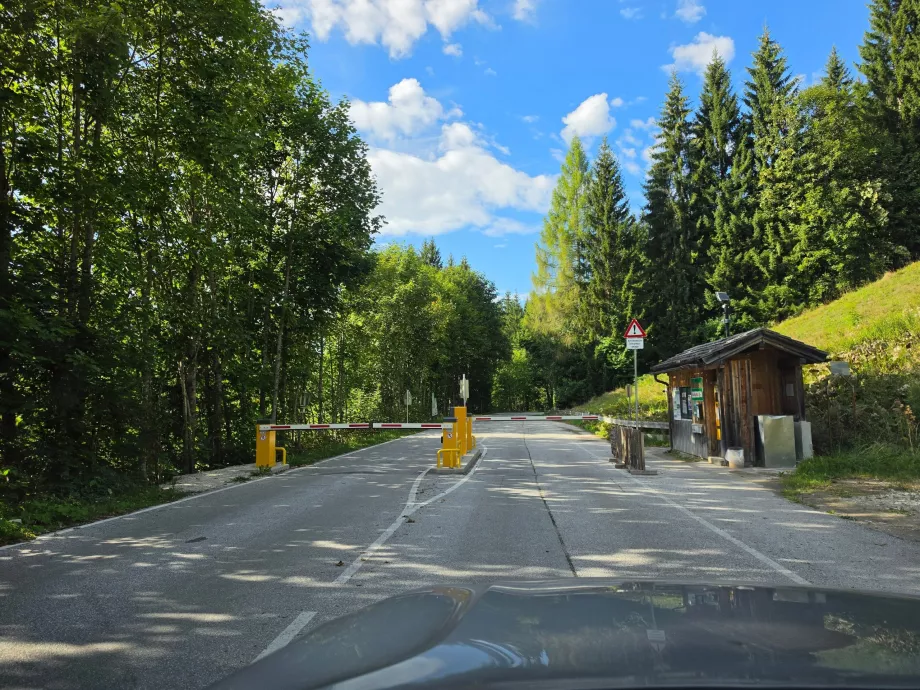 Vägtullstation på vägen ner