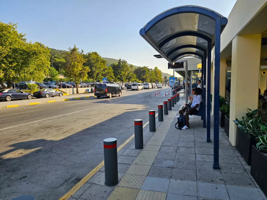 Busshållplats mellan terminalerna