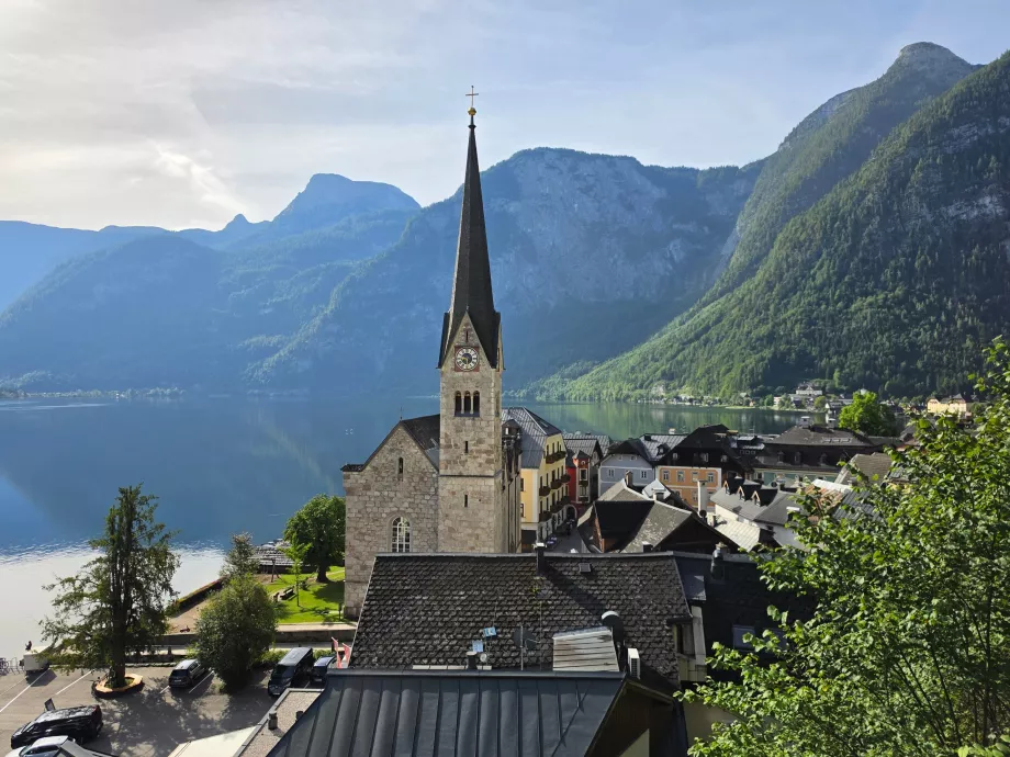 Utsikt över Hallstatt från den katolska kyrkan