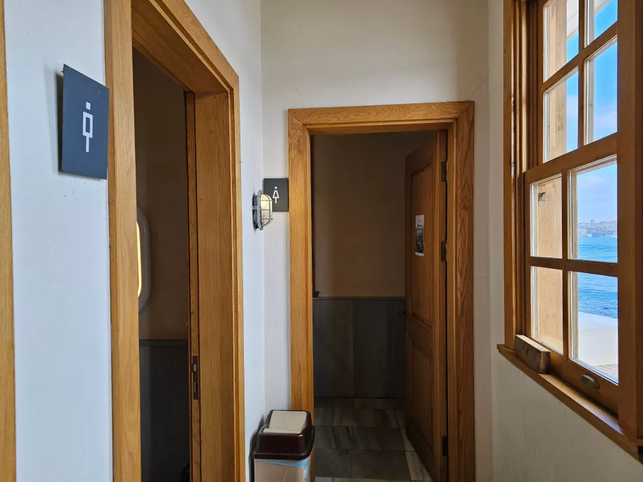 Gratis offentliga toaletter vid Maiden Tower