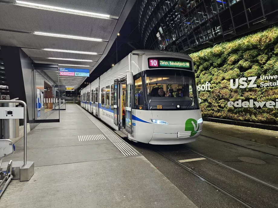 Spårvagnshållplats vid flygplatsen