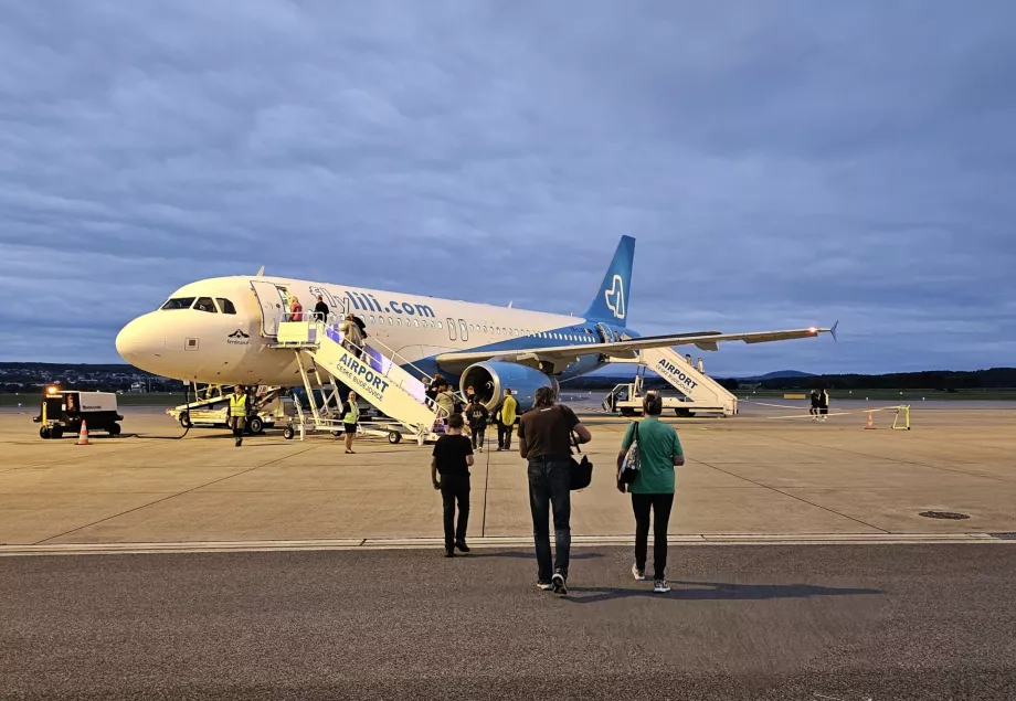 Airbus A320 Fly Lili på České Budějovice flygplats