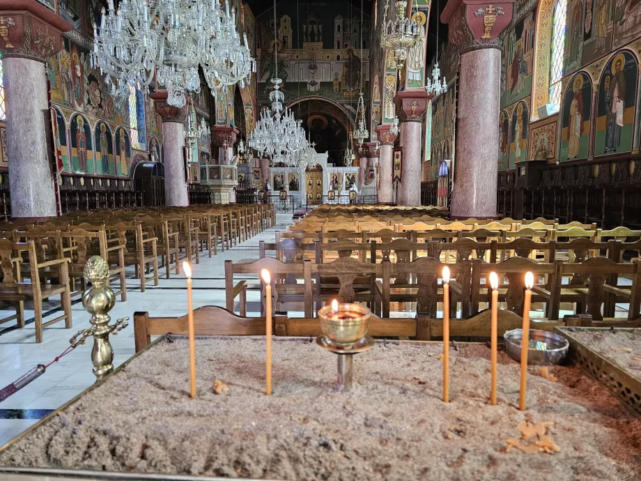Evangelismos kyrka, interiör