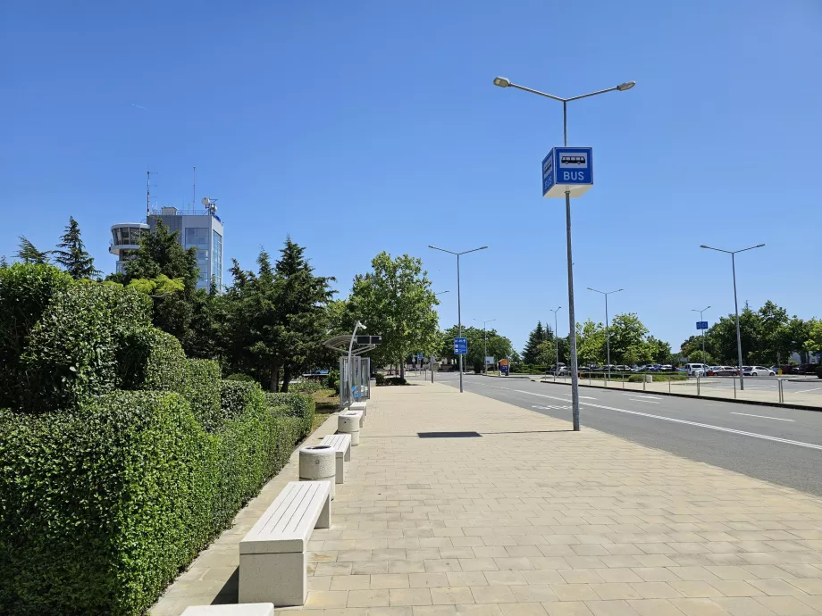 Hållplats vid terminalen - linje 15 mot Sarafovo, linje 15A mot Burgas centrum