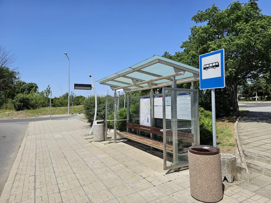 Stanna vid rondellen - linje 15 i riktning mot centrum, linje 15A i riktning mot Sarafovo
