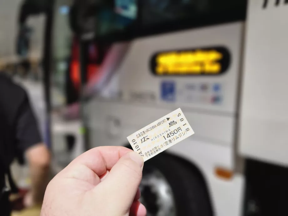 Bussbiljett från flygplatsen till centrala Hiroshima