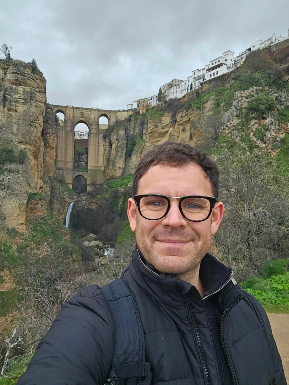 Jag vid utsiktsplatsen Mirador Puente Nuevo