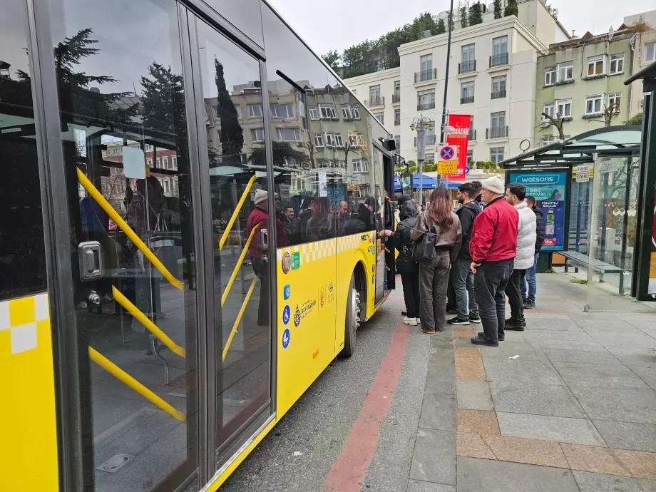 Påstigning endast genom ytterdörren