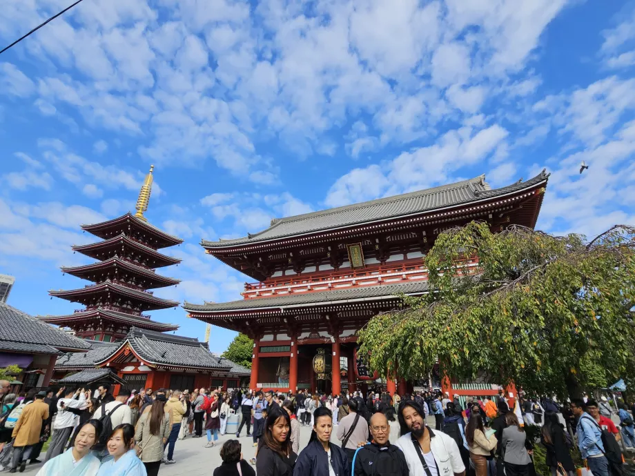 Folkmassor vid Senso-ji-templet