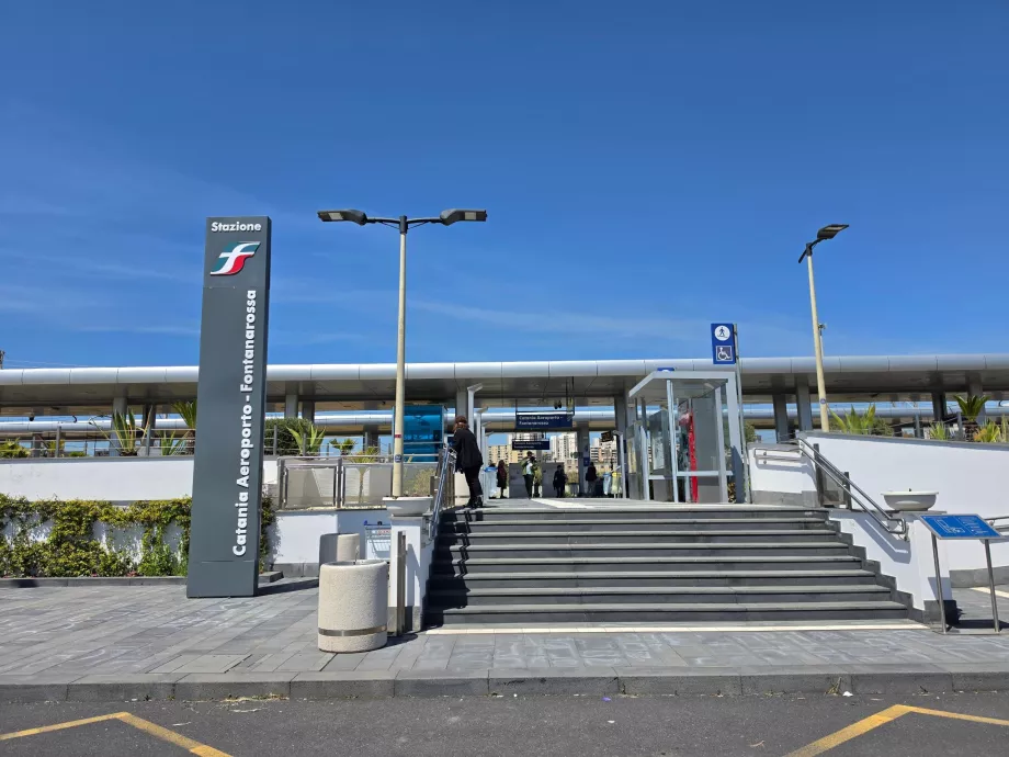 Järnvägsstation