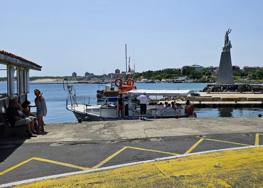 Båtbrygga riktning Perla