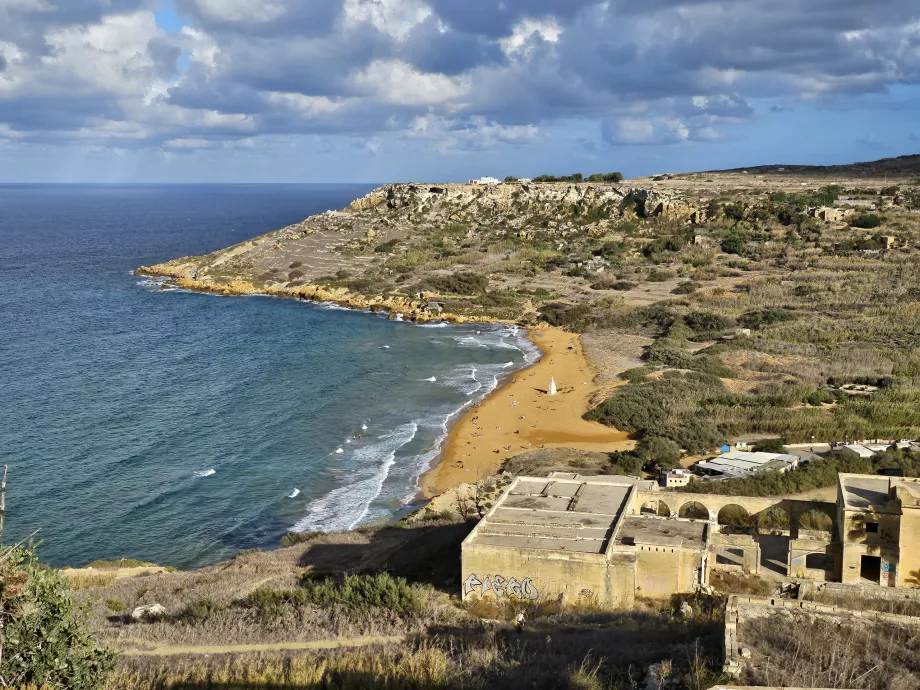 Utsikt över Ramla Bay från Calypsogrottan