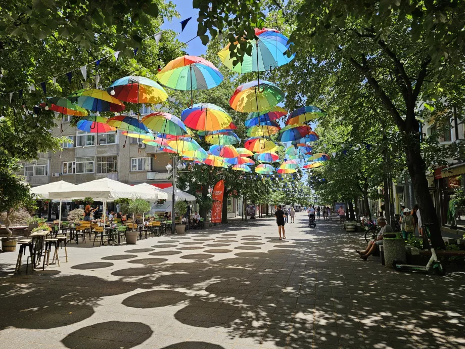 Färgglada paraplyer, Burgas, Aleksandrovska-gatan