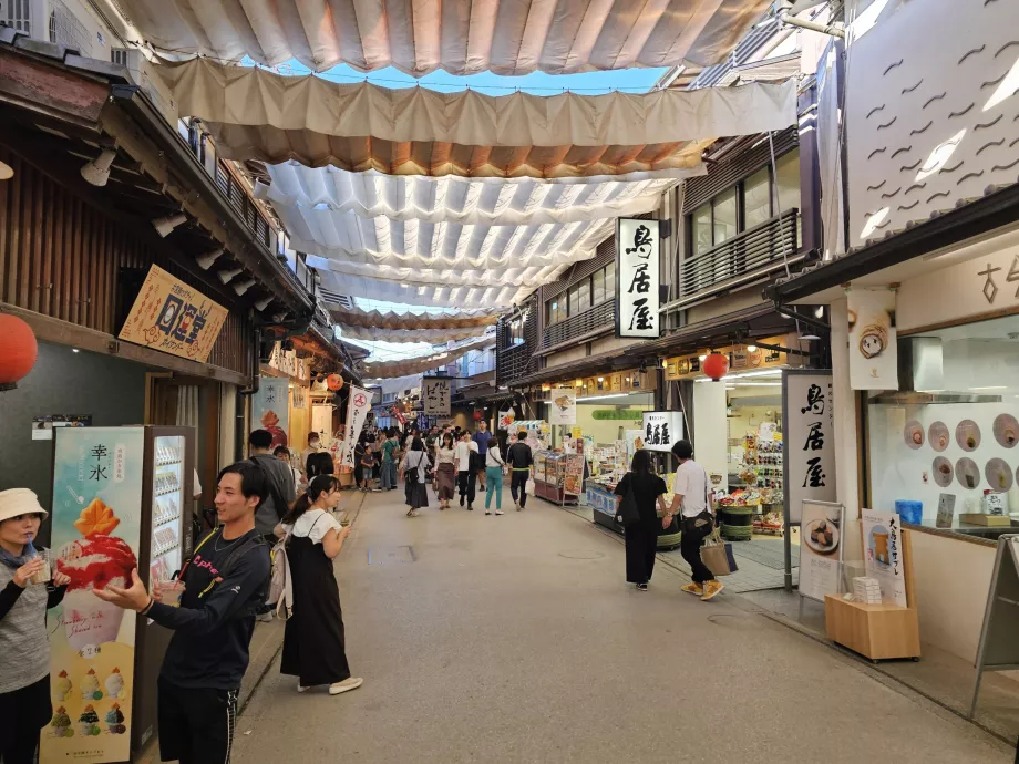 Shoppinggatan Omotesando