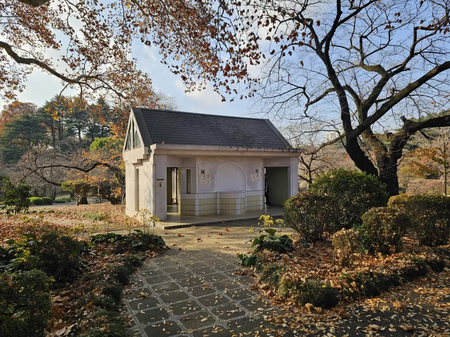 Shinjuku Gyoen National Garden, gratis toalett