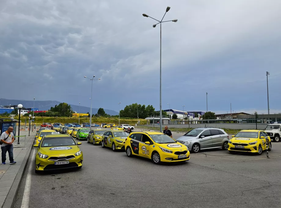 Taxistation framför Terminal 2