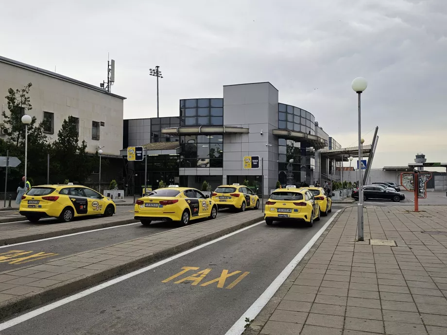 Taxistation framför Terminal 1