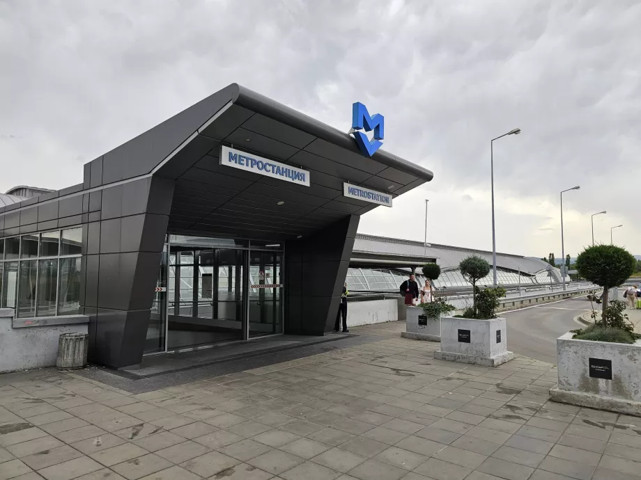 Tunnelbanestation, Terminal 2