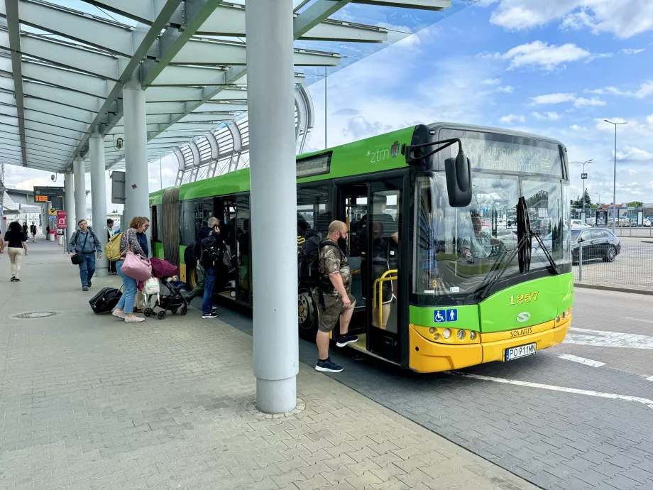 Buss nummer 159 från Poznan flygplats