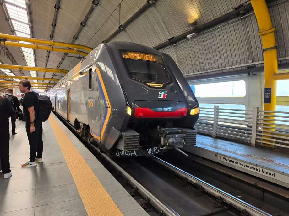 Tåg vid Fiumicino flygplats