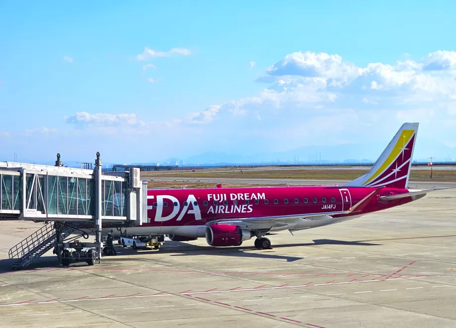 Fuji Dream Airlines, Embraer E170, Kobe flygplats