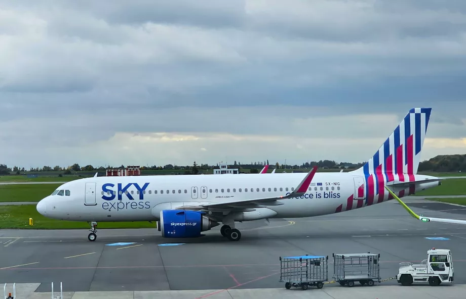 Sky Express, Airbus A320 på Prag PRG Airport
