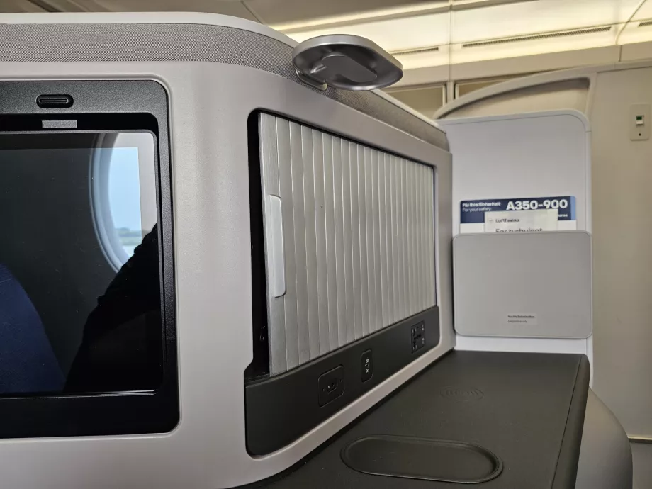 Stängbart fack för förvaring av saker